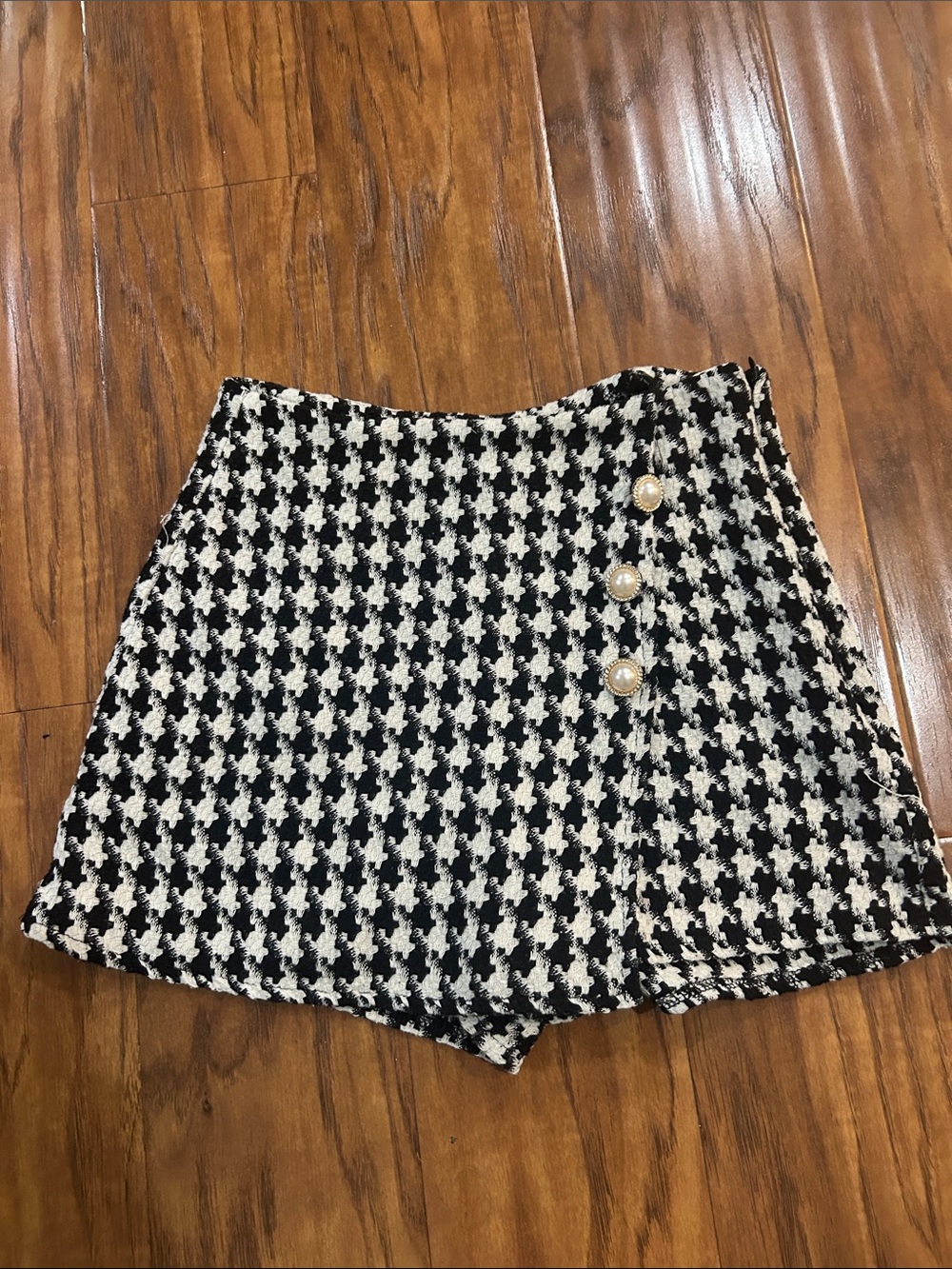 SHEIN Black & White Houndstooth Button-Front Skort